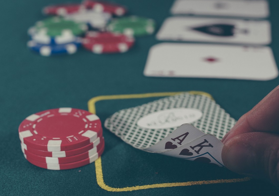 A arte da 'Stack' no Poker, a história do Mahjong e a maestria no blefe