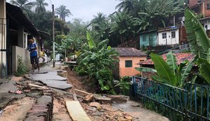 Vídeos: chuvas causam transtornos na capital e no interior de Alagoas
