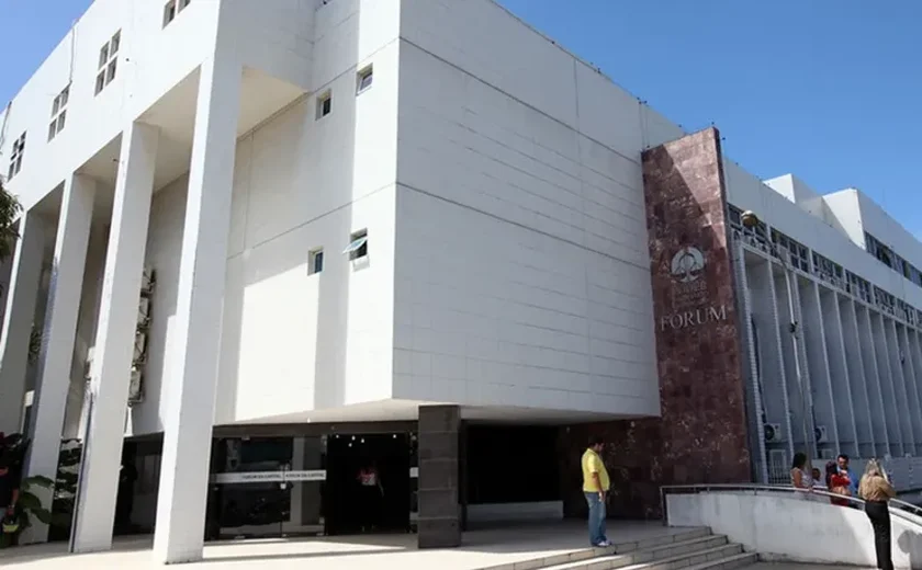 Condenado por homicídio é preso dentro do Fórum de Maceió