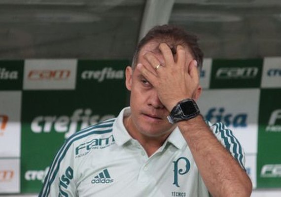Eduardo Baptista não resiste à derrota e é demitido do Palmeiras