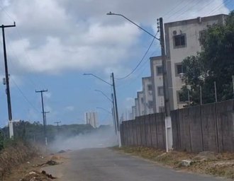 Vídeo: Moradores denunciam queimadas em terrenos e fumaça invade condomínios no Petrópolis