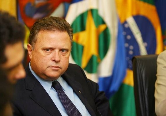 Ministro teme novos bloqueios após EUA suspenderem compra de carne brasileira