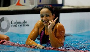 Jhennifer Conceição é ouro na Copa do Mundo de natação