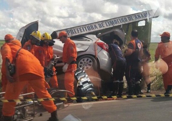 Biomédica morre e mais duas pessoas ficam feridas em acidente na AL-220