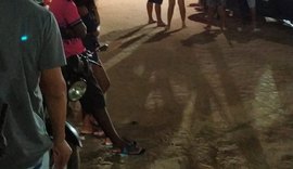 Moradores e turistas da Barra de Santo Antônio reclamam que prefeitura descumpre o próprio decreto no carnaval