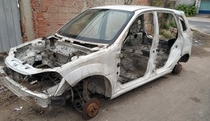 Carro roubado é encontrado depenado em Maceió