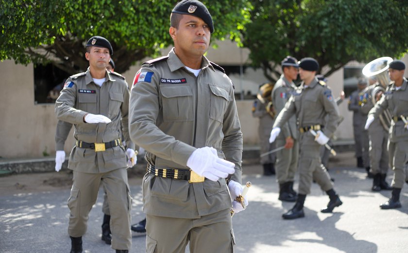 Polícia Militar promove entrega do Espadim Tiradentes a cadetes do curso de formação de oficiais