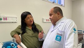 Secretária da Mulher e secretário da Saúde visitam alagoana vítima de violência na Bahia