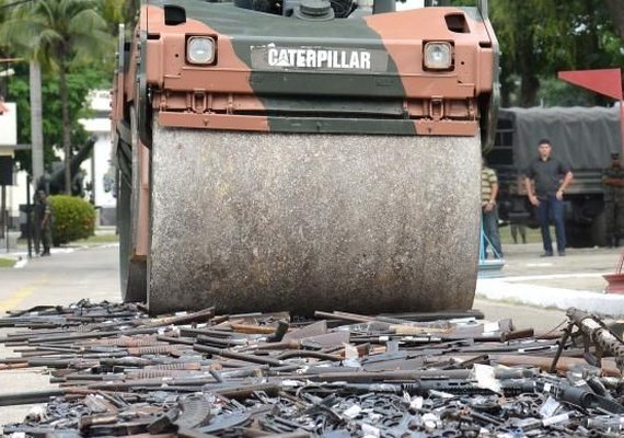 Polícia Federal e Exército destroem quatro mil armas no Rio de Janeiro