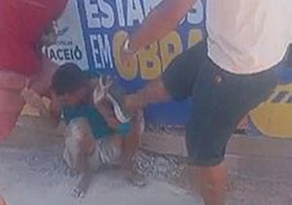 Suspeito de estuprar criança de 10 anos é espancado por populares no Jacintinho