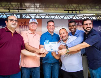 Governo de Alagoas entrega 16 ruas pavimentadas e kits de irrigação em Igreja Nova