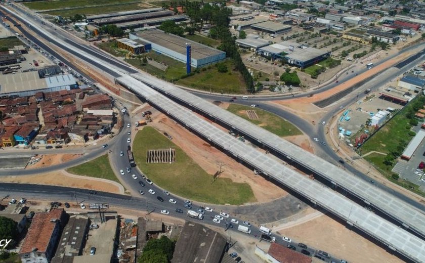 Governo de Alagoas abre Viaduto da PRF e túneis para tráfego de veículos nesta terça (22)