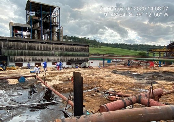 Usina é autuada por vazamento de melaço no rio Jequiá