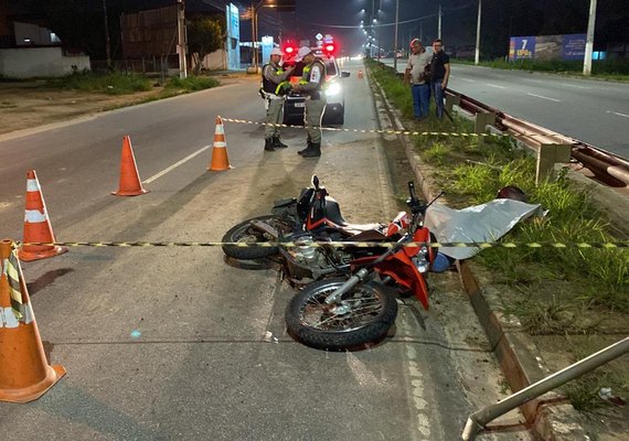 Motociclista morre depois de perder o controle da direção e invadir canteiro em Arapiraca