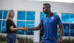 CSA segue no mercado da bola e técnico quer mais 5 reforços