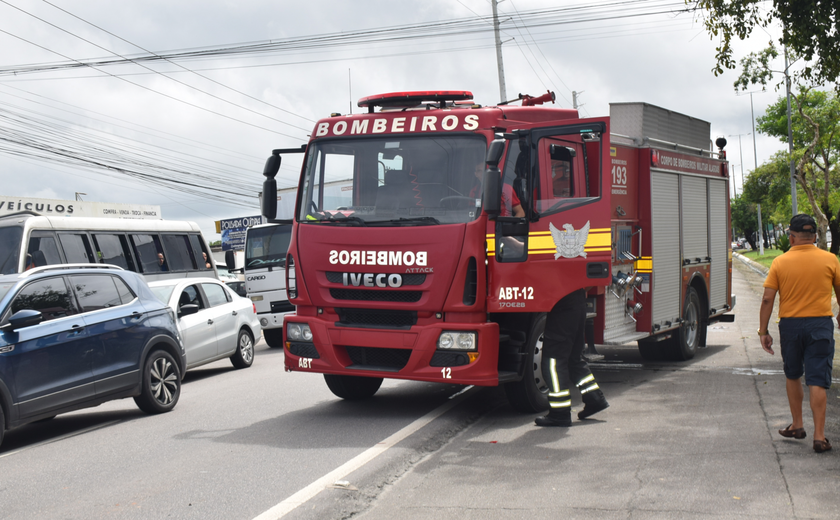 Homem fica ferido após colisão entre carro e motocicleta