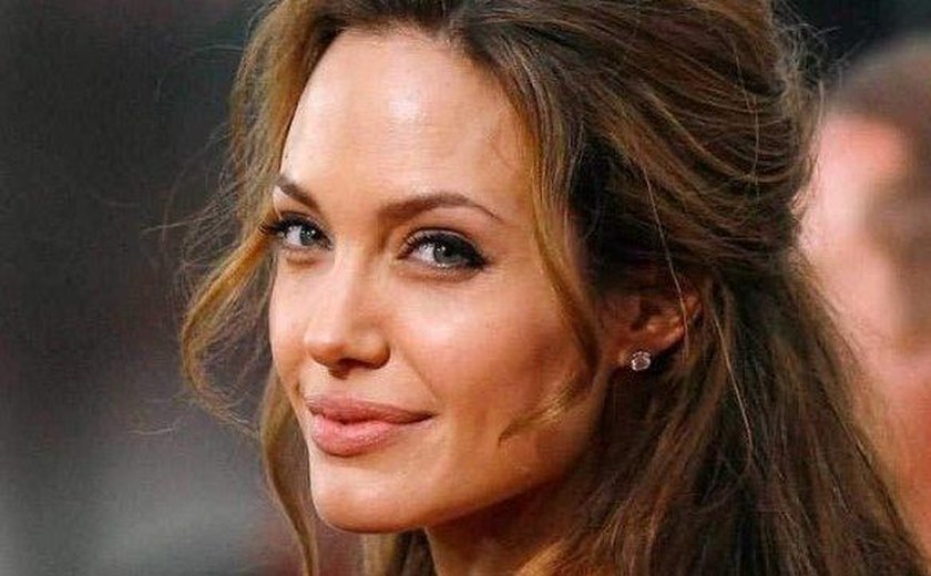 Jolie estaria pesando menos de 35 kg em meio a briga judicial com Pitt