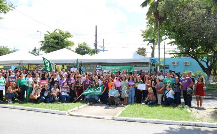 Sinteal protesta na Seduc e cobra respostas para pauta da categoria