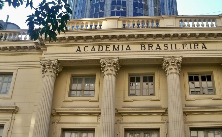 Escritor alagoano concorre à cadeira 37 da Academia Brasileira de Letras