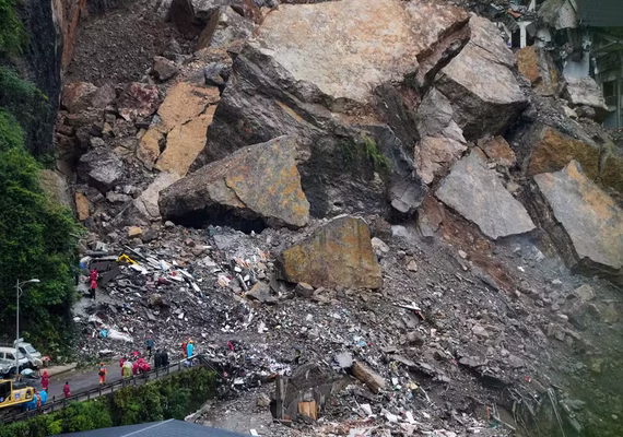Deslizamento de terra deixa 8 mortos e 34 desaparecidos na China