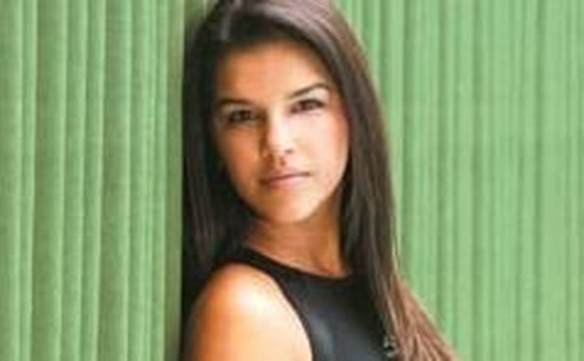 Mariana Rios irrita vizinhos com festas em seu apartamento