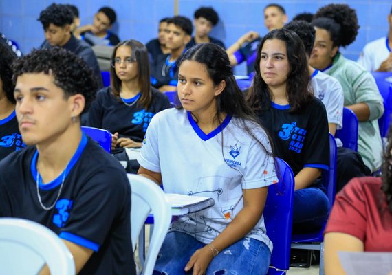 Quase 150 mil estudantes fazem provas de fluência em matemática e língua portuguesa