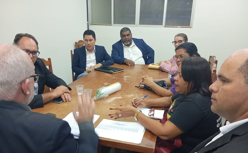 'Câmara Municipal de Pão de Açúcar aprova pacote de maldades e destrói carreira da educação'