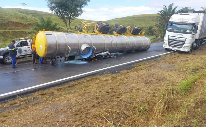 Carreta-tanque tomba por cima de carro e deixa uma médica e um estudante de medicina mortos