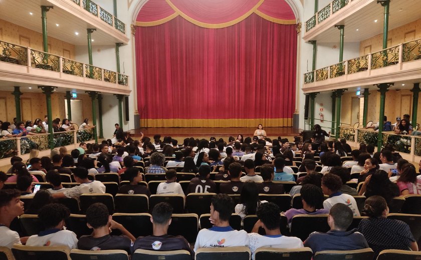 Projeto Escola levará estudantes e professores para espetáculos dos 112 anos do Teatro Deodoro
