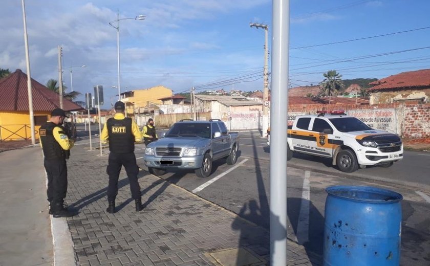 Covid-19: ação fiscaliza estacionamentos nas orlas marítima e lagunar de Maceió