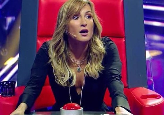 Claudia Leitte leva chega pra lá de participante casado no 'The Voice Brasil'