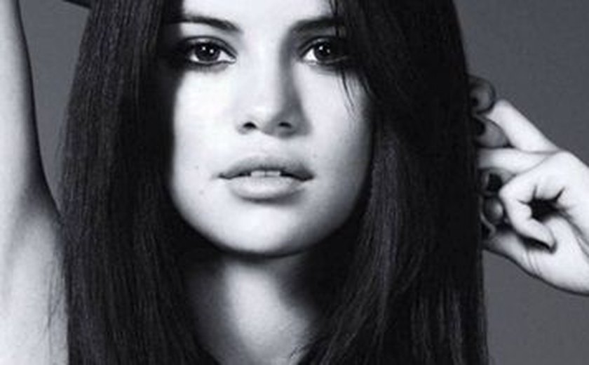 Selena Gomez revela vício em Instagram e diz sofrer com  falta de autoestima