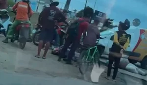 Colisão entre carro de passeio e motocicleta deixa dois homens feridos em Arapiraca