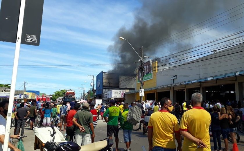 Defesa Civil interdita 1º andar de loja que incendiou nesta terça-feira (18)