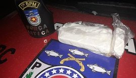 PM prende mulher e apreende menor por tráfico de drogas na Vila Brejal