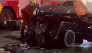Motorista fica preso às ferragens após colisão entre carro e caminhão na BR-104