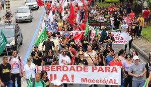 Estudantes e servidores da Educação tomam Fernandes Lima contra medidas de Bolsonaro