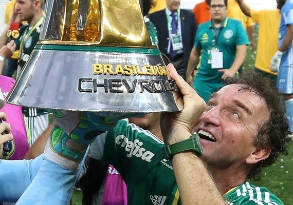 Cuca deixa Palmeiras por proposta 'surreal' da China, diz apresentador