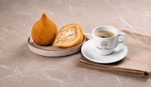Rede de confeitarias oferece café expresso na compra de coxinha em ação nacional nas mais de 400 lojas da rede