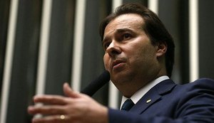 Rodrigo Maia diz que revisão de meta é 'jeitinho' e que coisas 'não caminham bem'