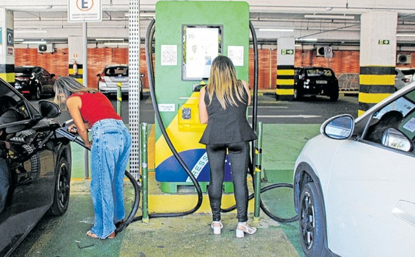 Maceió ganha o carregador para carros elétricos mais rápido do Nordeste