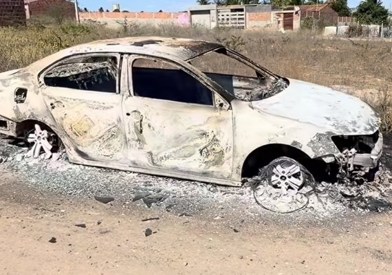 Homens armados invadem oficina e incendeiam carro durante ataque em Delmiro Gouveia