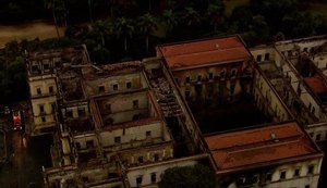 Chuva no Rio ajuda a apagar focos de incêndio no Museu Nacional