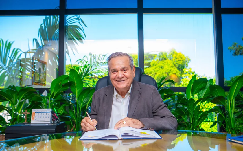 Ronaldo Lessa assume interinamente o governo de Alagoas