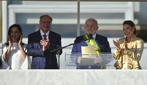 No parlatório, Lula reassume compromisso de cuidar dos brasileiros