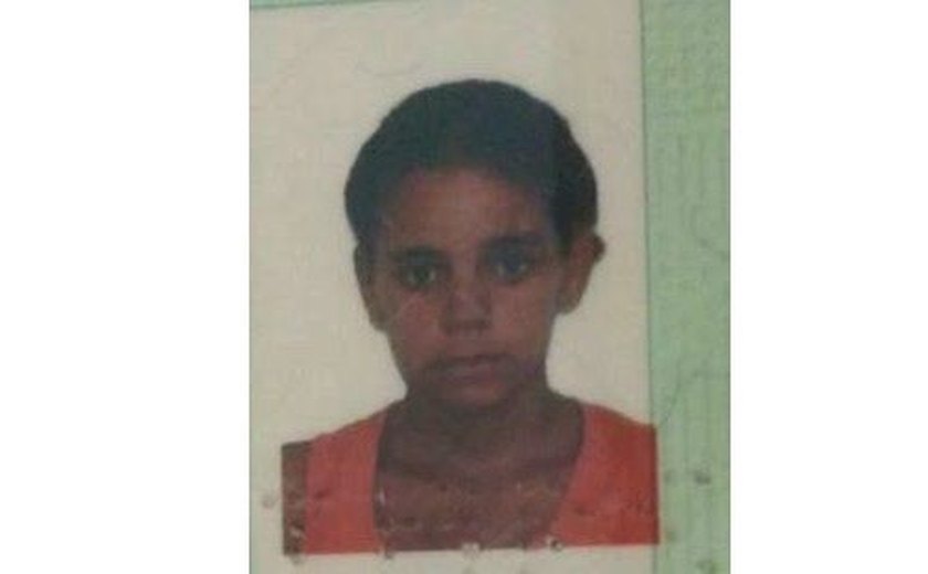 Mãe procura filha de 17 anos desaparecida na noite de sábado