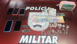 PM apreende armas de fogo e drogas em Arapiraca e Joaquim Gomes