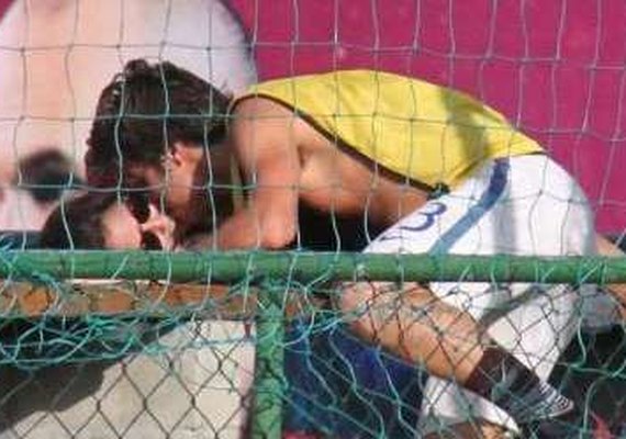 Francisco Vitti beija Amanda de Godoi em jogo após casal romper namoro