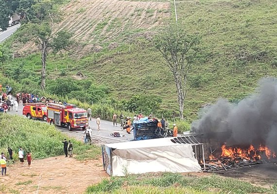Departamento Estadual de Aviação é acionado para resgatar vítimas de acidente na BR-101, em Joaquim Gomes