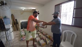 Trabalhadores do transporte complementar recebem cestas básicas e kits de limpeza